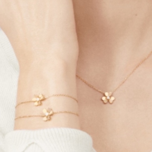 Van Cleef Arpels Clover Flower Necklace. - Picture 2 of 3